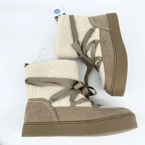 NEW! Universal Thread Boots 7.5 Taupe Birgitte Faux Fur Suede Winter Cabin Snow
